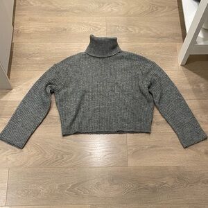 Women’s XS H&M Gray Ribbed Turtleneck Sweater